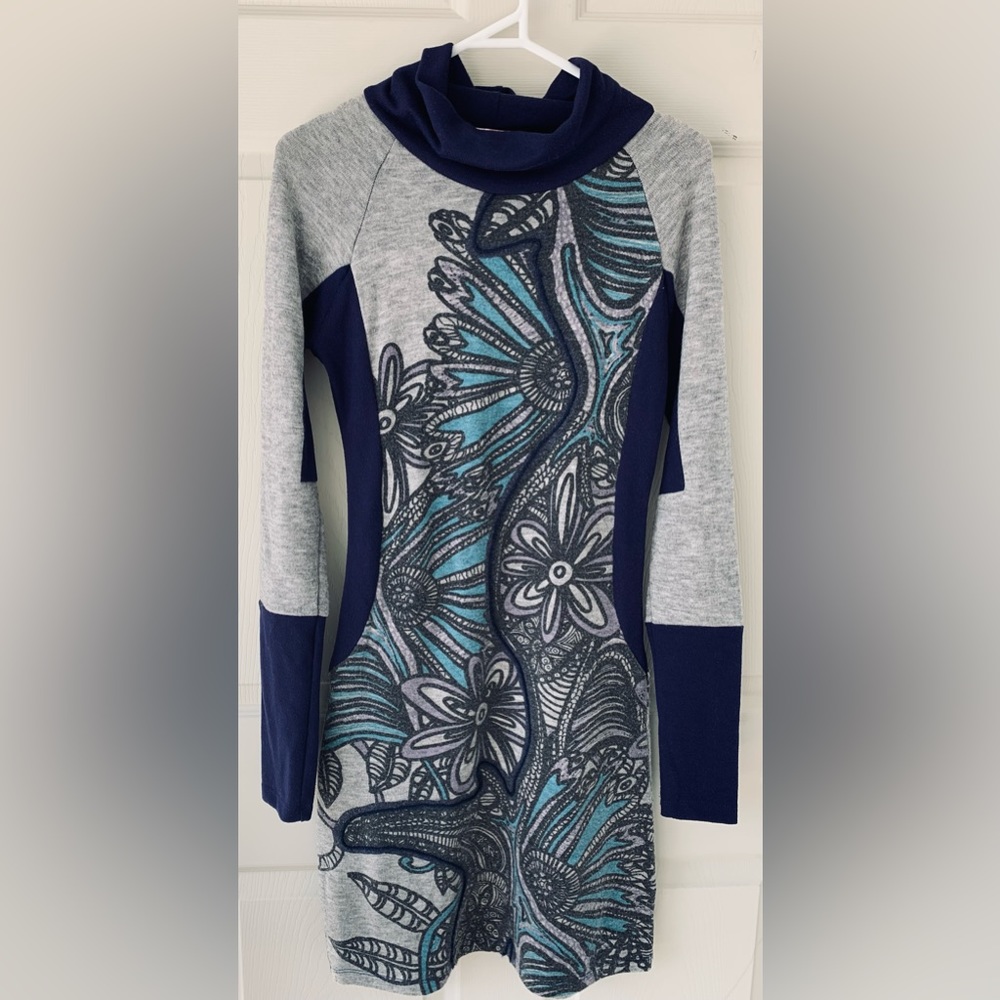 Unique sweater dress, bodycon style in small size, perfect for winter